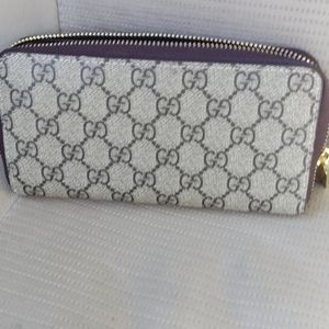 Gucci zipper wallet
